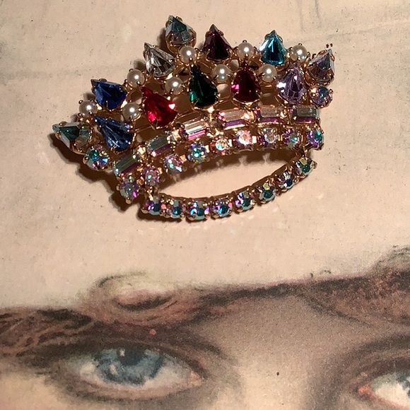 VINTAGE 1950s B. DAVID CROWN RHINESTONE BROOCH, Signed - Picture 2 of 6